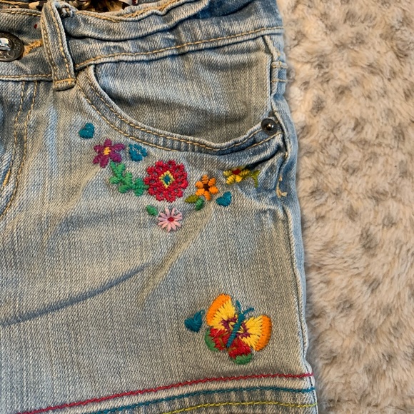 ‼️SOLD‼️Multicoloured embroidered TCP shorts. - Picture 5 of 6